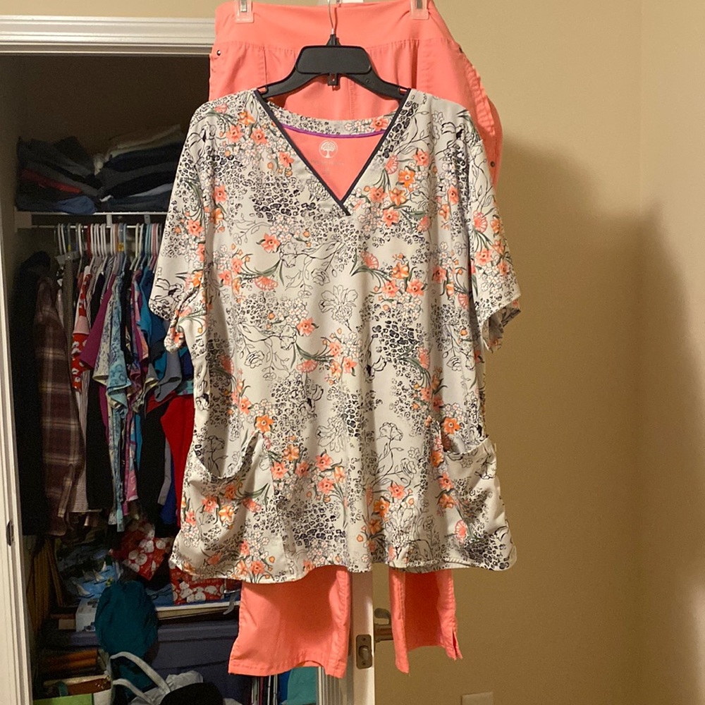 Excellent used condition healing hands scrubs